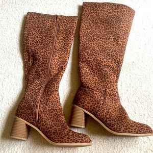 Knee length leopard boots